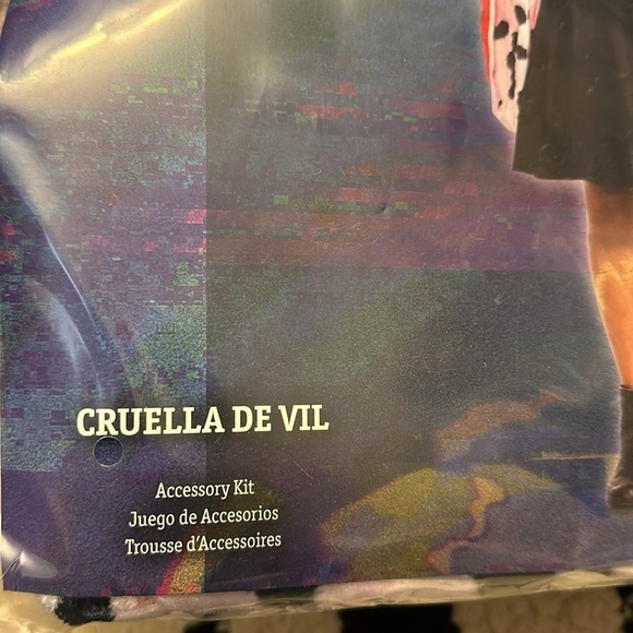 Girls Cruella De Vil Costume - Picture 2 of 5